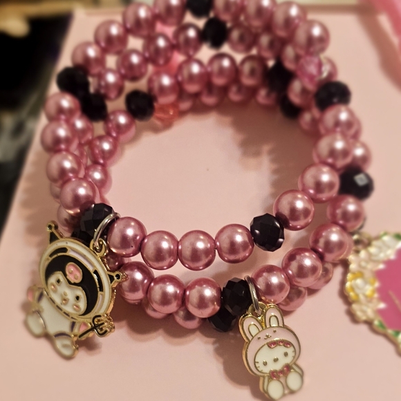 Bracelets - Picture 2 of 9